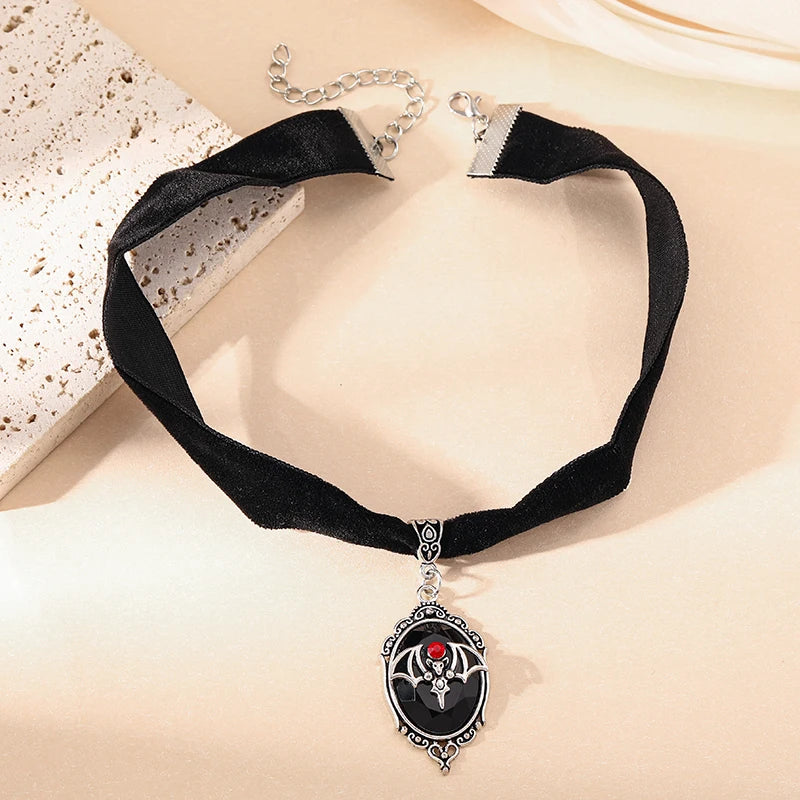 Gothic Vampire Cameo Pendant Choker – Velvet Witchcraft Necklace for Women