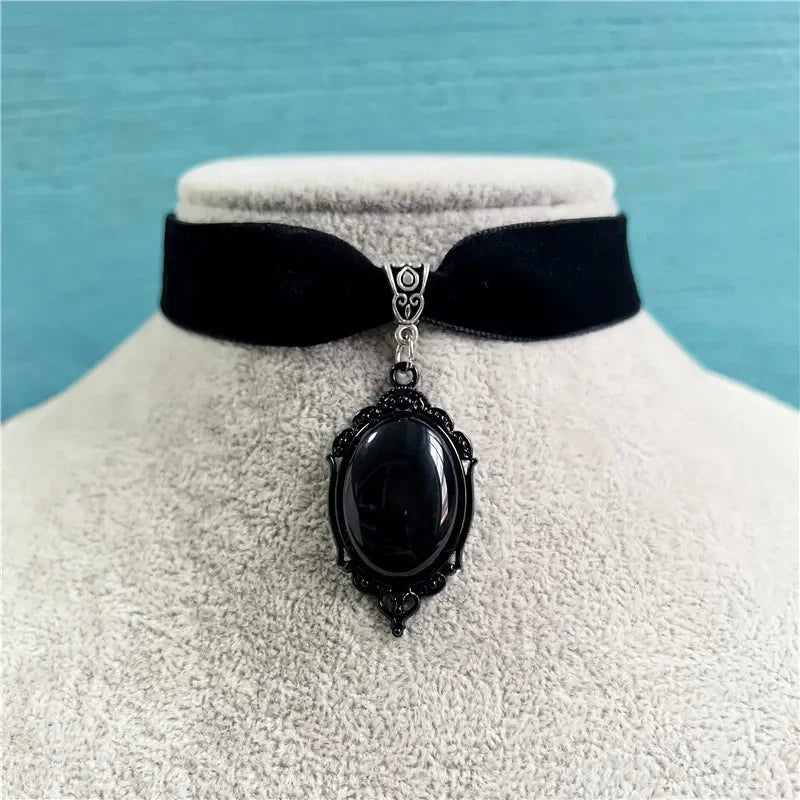 Gothic Vampire Cameo Pendant Choker – Velvet Witchcraft Necklace for Women