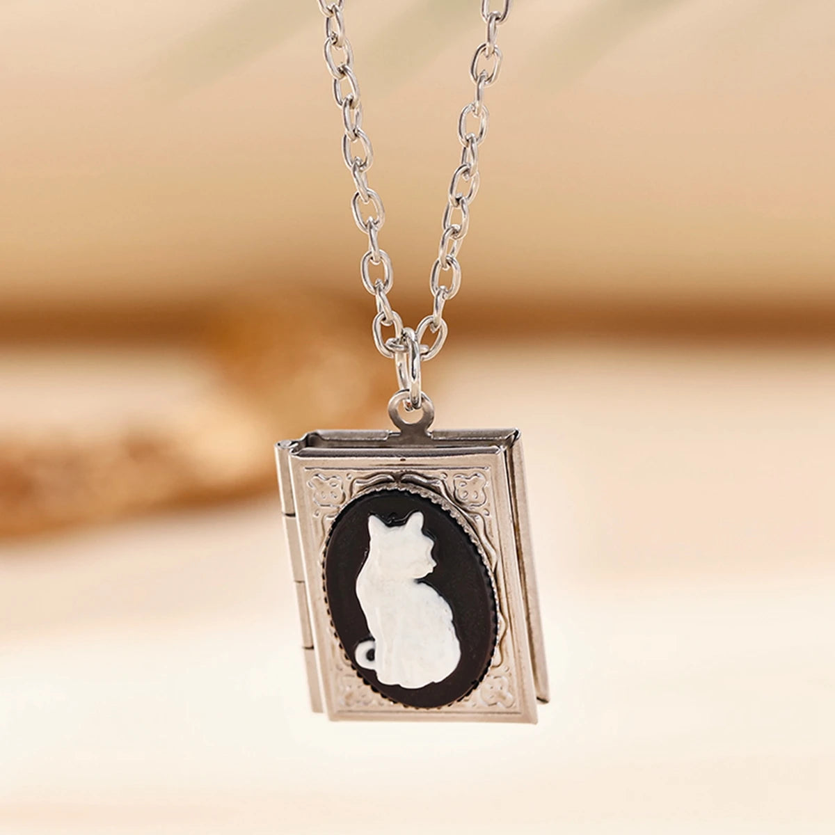 Gothic Vampire Cameo Pendant Choker – Velvet Witchcraft Necklace for Women