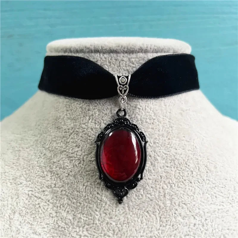 Gothic Vampire Cameo Pendant Choker – Velvet Witchcraft Necklace for Women