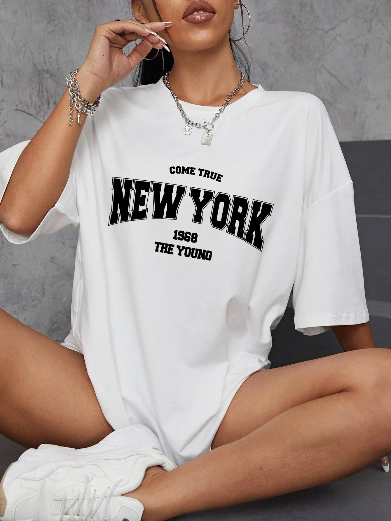 Women's oversized graphic letter print T-shirt white short sleeve casual tee
Ready for the next product!