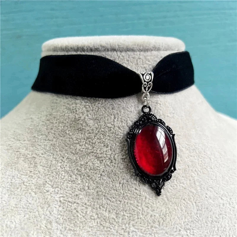 Gothic Vampire Cameo Pendant Choker – Velvet Witchcraft Necklace for Women