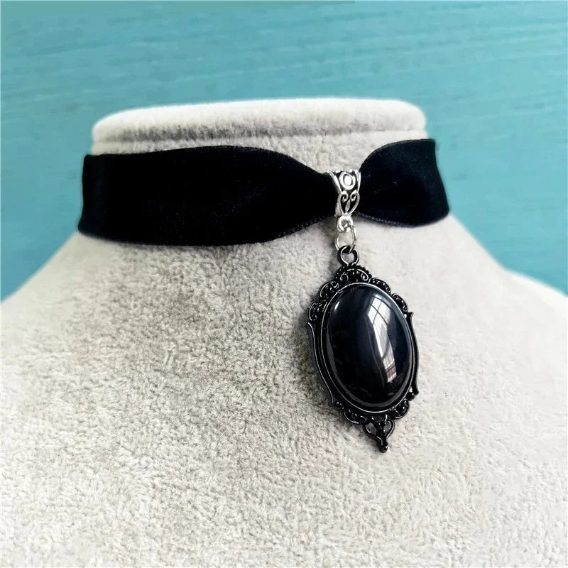 Gothic Vampire Cameo Pendant Choker – Velvet Witchcraft Necklace for Women