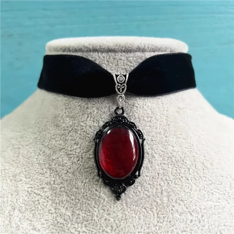 Gothic Vampire Cameo Pendant Choker – Velvet Witchcraft Necklace for Women